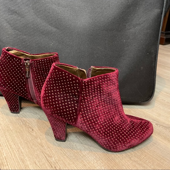 Velvet Burgandy’s ankle boots - Picture 3 of 6